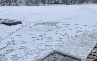 Ar reikia galvą panardinti kai maudomės po pirties eketėje arba po šaltu dušu?
